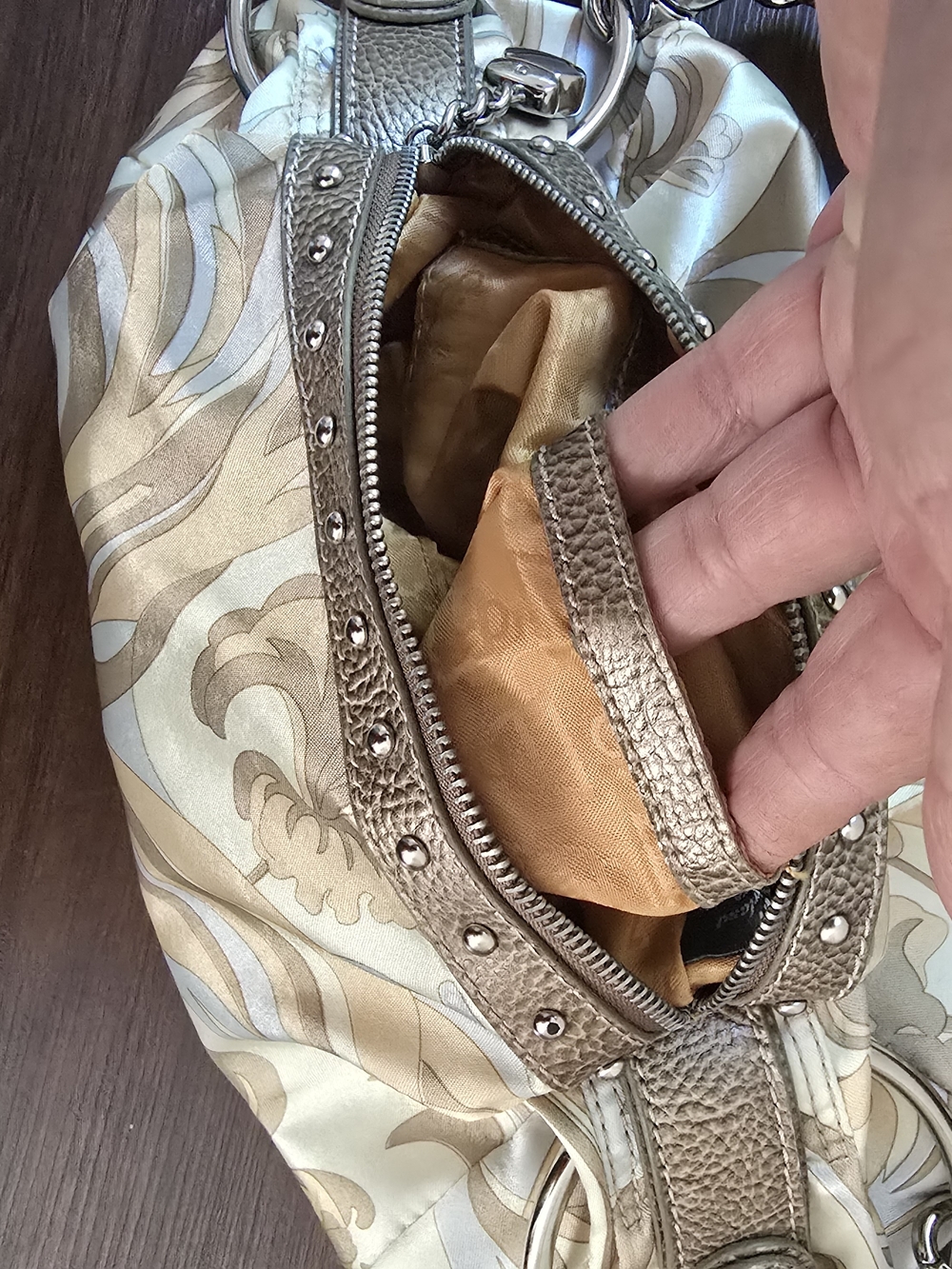 Kathy Van Zeeland Beige Cream Patterned Shoulder Bag with Metallic Trim - Picture 14 of 16